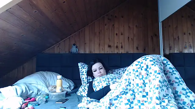 BoeseMoni1998 online show from 10/21/25, 08:03