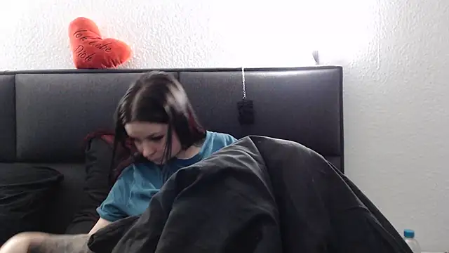 BoeseMoni1998 online show from 05/18/26, 04:56