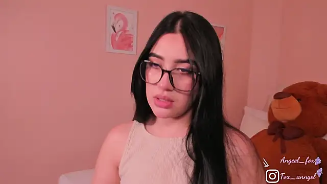 Snapshot of angeel_fox chatting on 11/13/25, 04:16 angeel fox online show from 11/13/25, 04:16