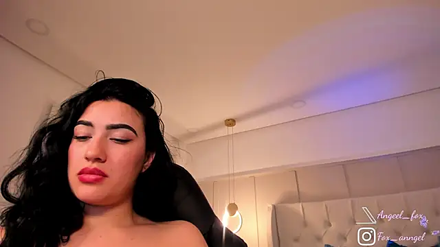 Snapshot of angeel_fox chatting on 02/21/25, 06:29 angeel fox online show from 02/21/25, 06:29