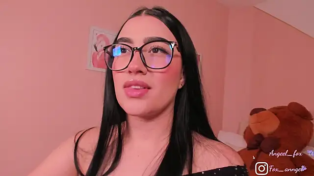 Snapshot of angeel_fox chatting on 11/11/25, 02:28 angeel fox online show from 11/11/25, 02:28