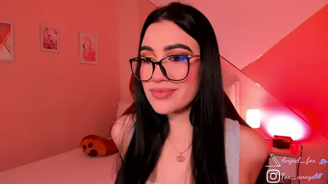 Snapshot of angeel_fox chatting on 12/20/25, 01:14 angeel fox online show from 12/20/25, 01:14