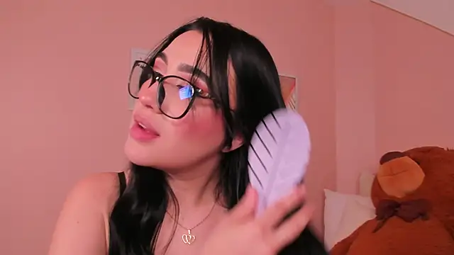 Snapshot of angeel_fox chatting on 11/20/25, 04:13 angeel fox online show from 11/20/25, 04:13