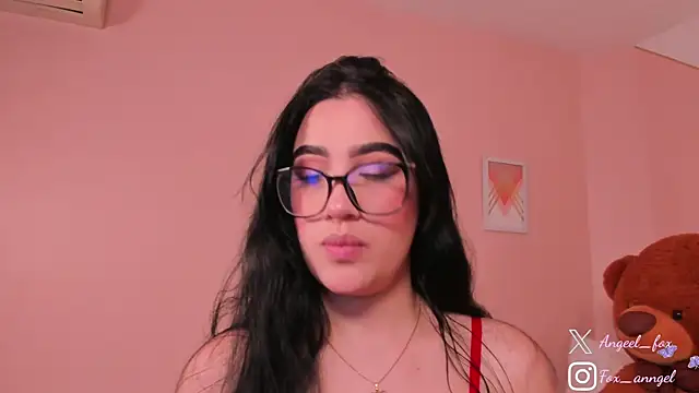 Snapshot of angeel_fox chatting on 11/29/25, 11:16 angeel fox online show from 11/29/25, 11:16