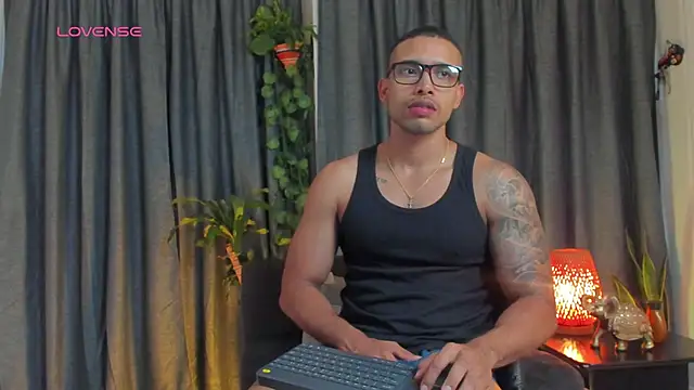 Snapshot of LincomAmith chatting on 09/18/25, 10:24 LincomAmith online show from 09/18/25, 10:24