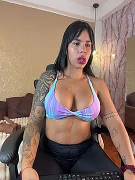 Cleopatra Fit online show from 12/17/25, 09:58