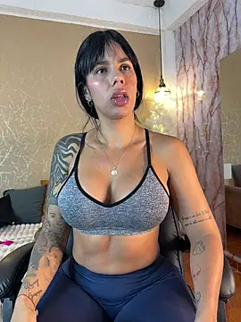 Snapshot of Cleopatra_Fit chatting on 12/20/25, 10:07 Cleopatra Fit online show from 12/20/25, 10:07