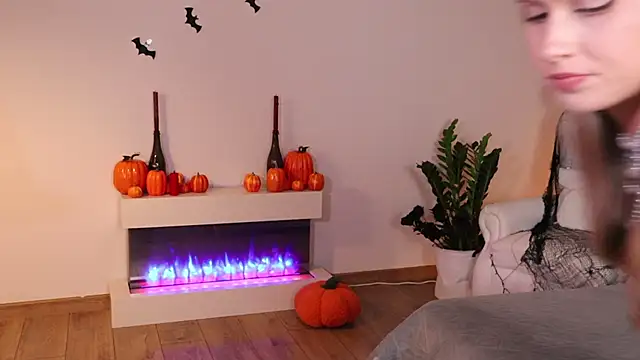 ella twinkl online show from 10/25/25, 07:03