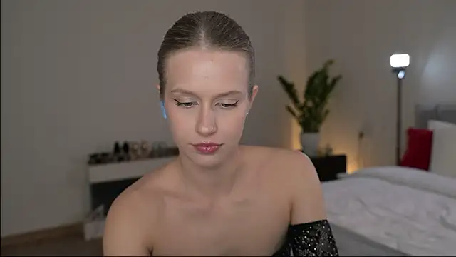 Snapshot of ella_twinkl chatting on 05/02/26, 06:46 ella twinkl online show from 05/02/26, 06:46