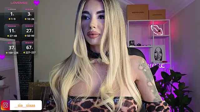 Snapshot of ArianaArianna chatting on 04/27/26, 05:00 ArianaArianna online show from 04/27/26, 05:00