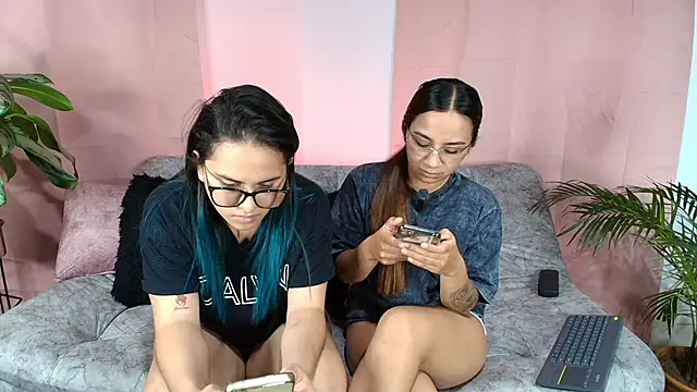 Jules n Gia online show from 12/13/25, 09:21