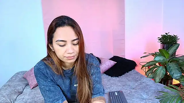 Jules n Gia online show from 11/01/25, 05:40