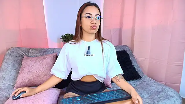 Jules n Gia online show from 10/17/25, 03:14