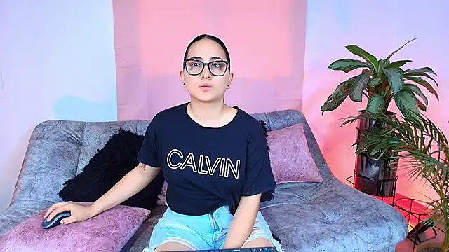 Jules n Gia online show from 11/06/25, 05:50