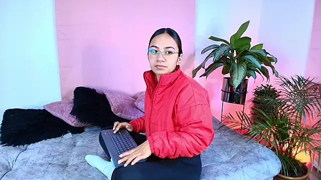 Jules n Gia online show from 12/05/25, 07:01