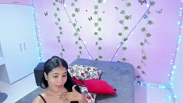 Snapshot of ambersmitx chatting on 03/08/25, 10:45 ambersmitx online show from 03/08/25, 10:45