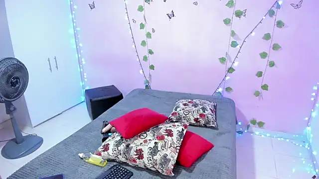 Snapshot of ambersmitx chatting on 02/15/25, 02:55 ambersmitx online show from 02/15/25, 02:55