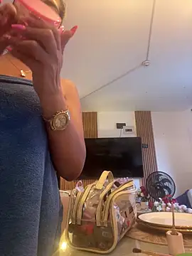 JoannaStanford online show from 10/24/25, 10:09