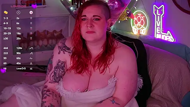 Snapshot of opalreigning chatting on 10/16/25, 09:39 opalreigning online show from 10/16/25, 09:39