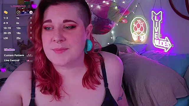 Snapshot of opalreigning chatting on 02/01/25, 11:53 opalreigning online show from 02/01/25, 11:53