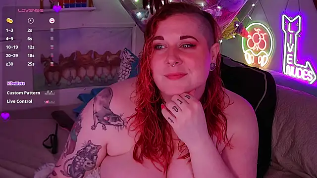 Snapshot of opalreigning chatting on 10/15/25, 09:17 opalreigning online show from 10/15/25, 09:17