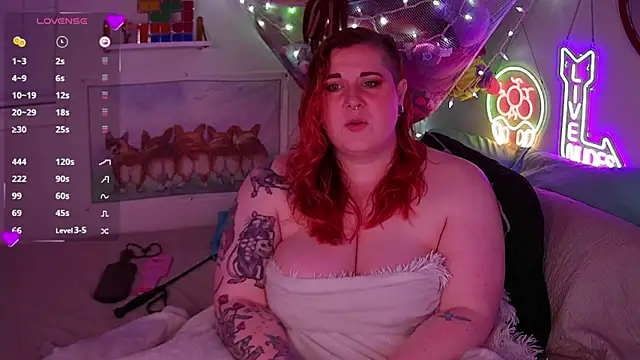 Snapshot of opalreigning chatting on 10/23/25, 08:24 opalreigning online show from 10/23/25, 08:24