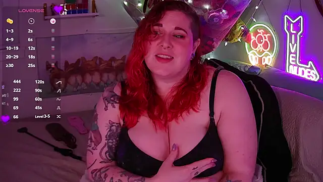 Snapshot of opalreigning chatting on 11/26/25, 09:31 opalreigning online show from 11/26/25, 09:31