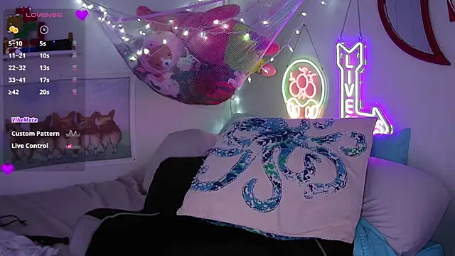 Snapshot of opalreigning chatting on 01/26/25, 11:28 opalreigning online show from 01/26/25, 11:28