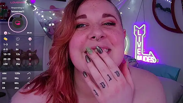 Snapshot of opalreigning chatting on 03/10/25, 11:55 opalreigning online show from 03/10/25, 11:55