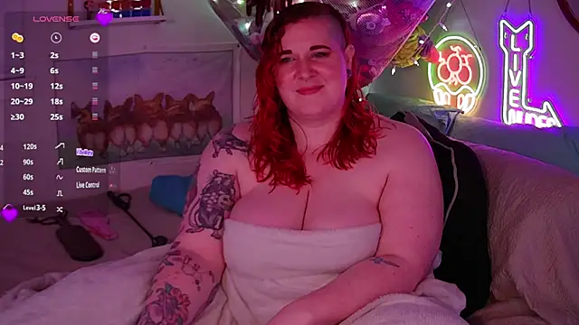 Snapshot of opalreigning chatting on 11/03/25, 11:14 opalreigning online show from 11/03/25, 11:14