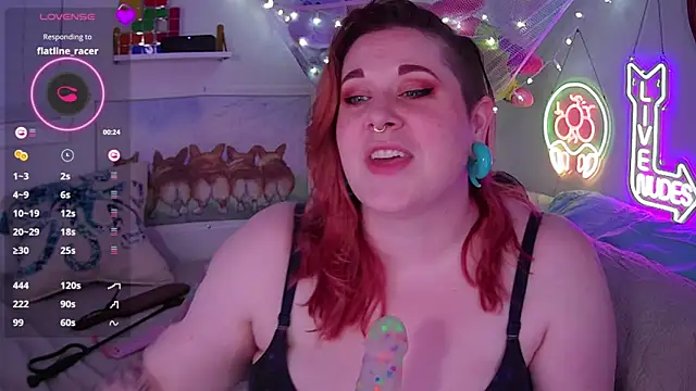 Snapshot of opalreigning chatting on 02/14/25, 09:34 opalreigning online show from 02/14/25, 09:34