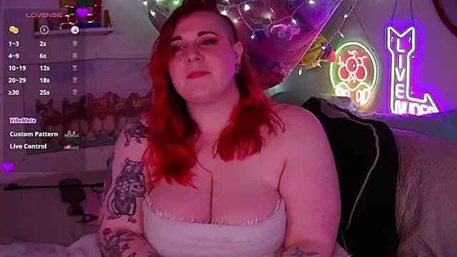 Snapshot of opalreigning chatting on 11/02/25, 11:48 opalreigning online show from 11/02/25, 11:48