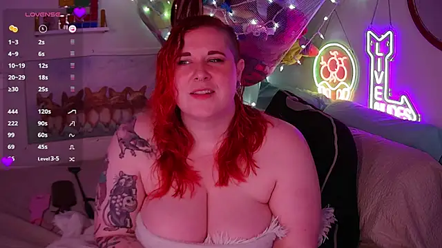 Snapshot of opalreigning chatting on 09/15/25, 08:26 opalreigning online show from 09/15/25, 08:26