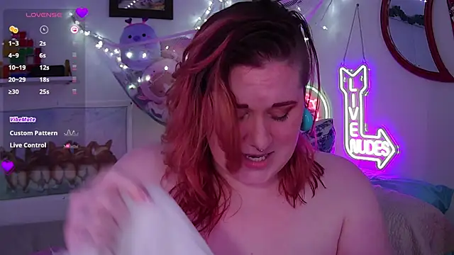 Snapshot of opalreigning chatting on 02/13/25, 11:39 opalreigning online show from 02/13/25, 11:39