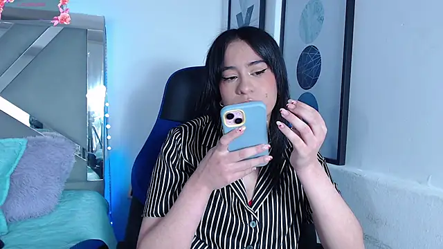 Snapshot of ZaraDames_ chatting on 03/22/25, 05:28 ZaraDames online show from 03/22/25, 05:28