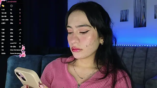 Snapshot of ZaraDames_ chatting on 10/19/25, 02:36 ZaraDames online show from 10/19/25, 02:36