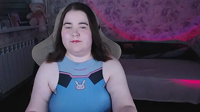 Estelle Hicks online show from 04/12/26, 06:44