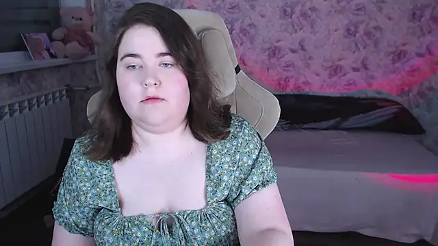 Snapshot of Estelle_Hicks chatting on 05/08/26, 06:56 Estelle Hicks online show from 05/08/26, 06:56