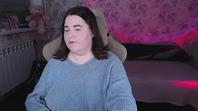 Estelle Hicks online show from 04/10/26, 06:37