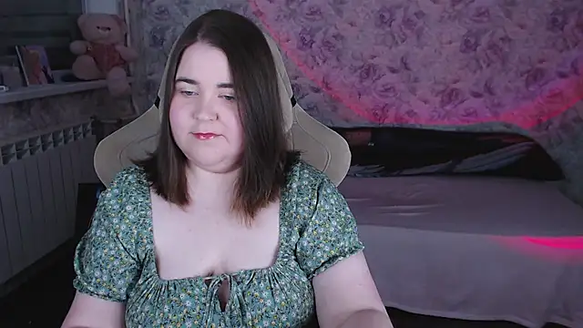 Snapshot of Estelle_Hicks chatting on 04/18/26, 06:54 Estelle Hicks online show from 04/18/26, 06:54