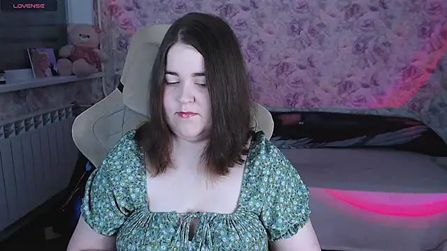 Snapshot of Estelle_Hicks chatting on 05/14/26, 07:00 Estelle Hicks online show from 05/14/26, 07:00