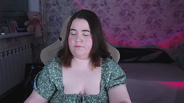 Estelle Hicks online show from 04/14/26, 06:46