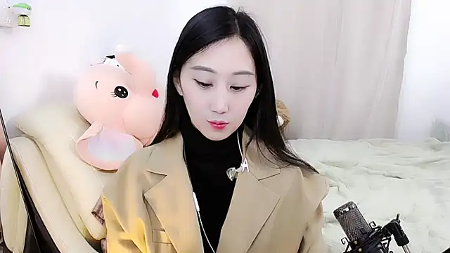 Snapshot of Alcohol_1 chatting on 12/17/24, 01:38 Alcohol 1 online show from 12/17/24, 01:38