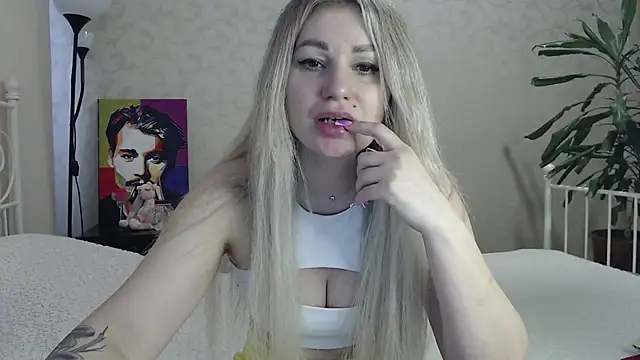 Snapshot of ShyEvaa chatting on 04/17/26, 10:51 ShyEvaa online show from 04/17/26, 10:51