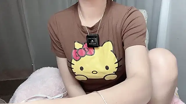 Snapshot of _minji_bae chatting on 11/11/25, 05:52 minji bae online show from 11/11/25, 05:52