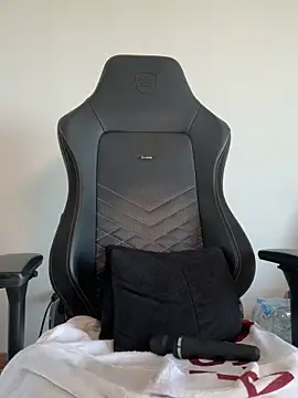 Snapshot of AmaliaMarkova_ chatting on 12/20/25, 08:17 AmaliaMarkova online show from 12/20/25, 08:17