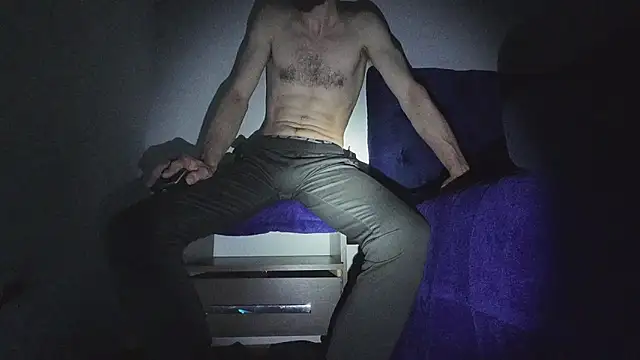 Snapshot of slendt94 chatting on 04/14/26, 06:51 slendt94 online show from 04/14/26, 06:51