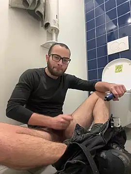 Snapshot of 0maxx00 chatting on 01/06/25, 10:24 0maxx00 online show from 01/06/25, 10:24