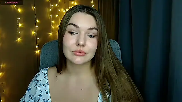 Snapshot of Glory_air chatting on 10/27/25, 08:15 Glory air online show from 10/27/25, 08:15