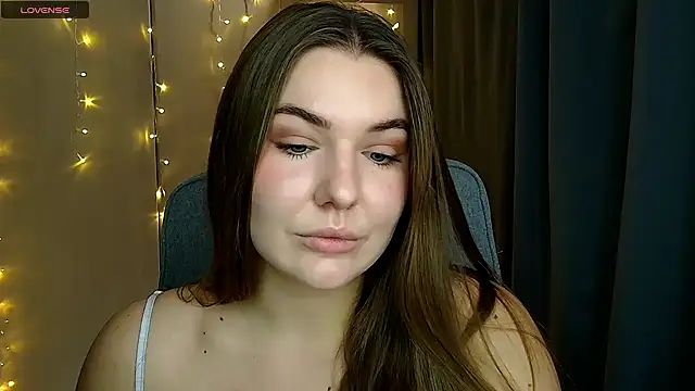 Snapshot of Glory_air chatting on 10/28/25, 08:35 Glory air online show from 10/28/25, 08:35